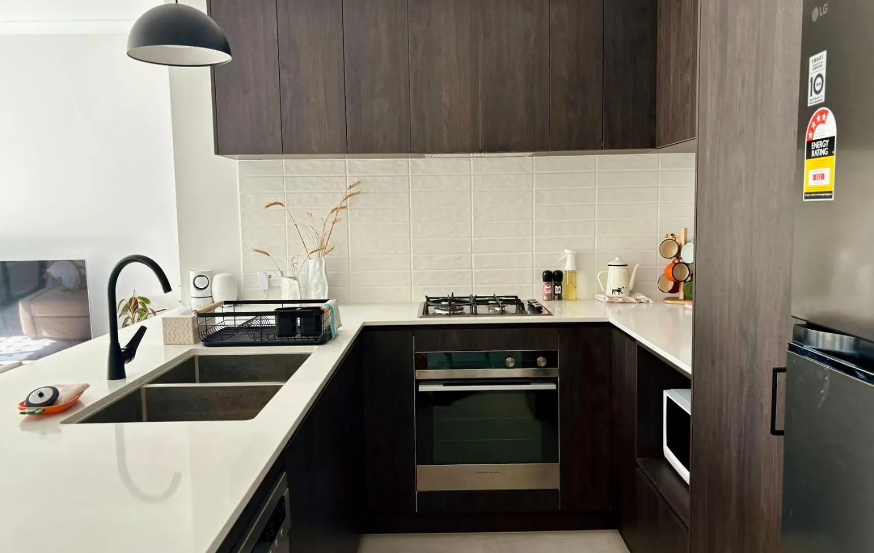 New Modern Retreat Steps From Shops & Eats Apartment Perth