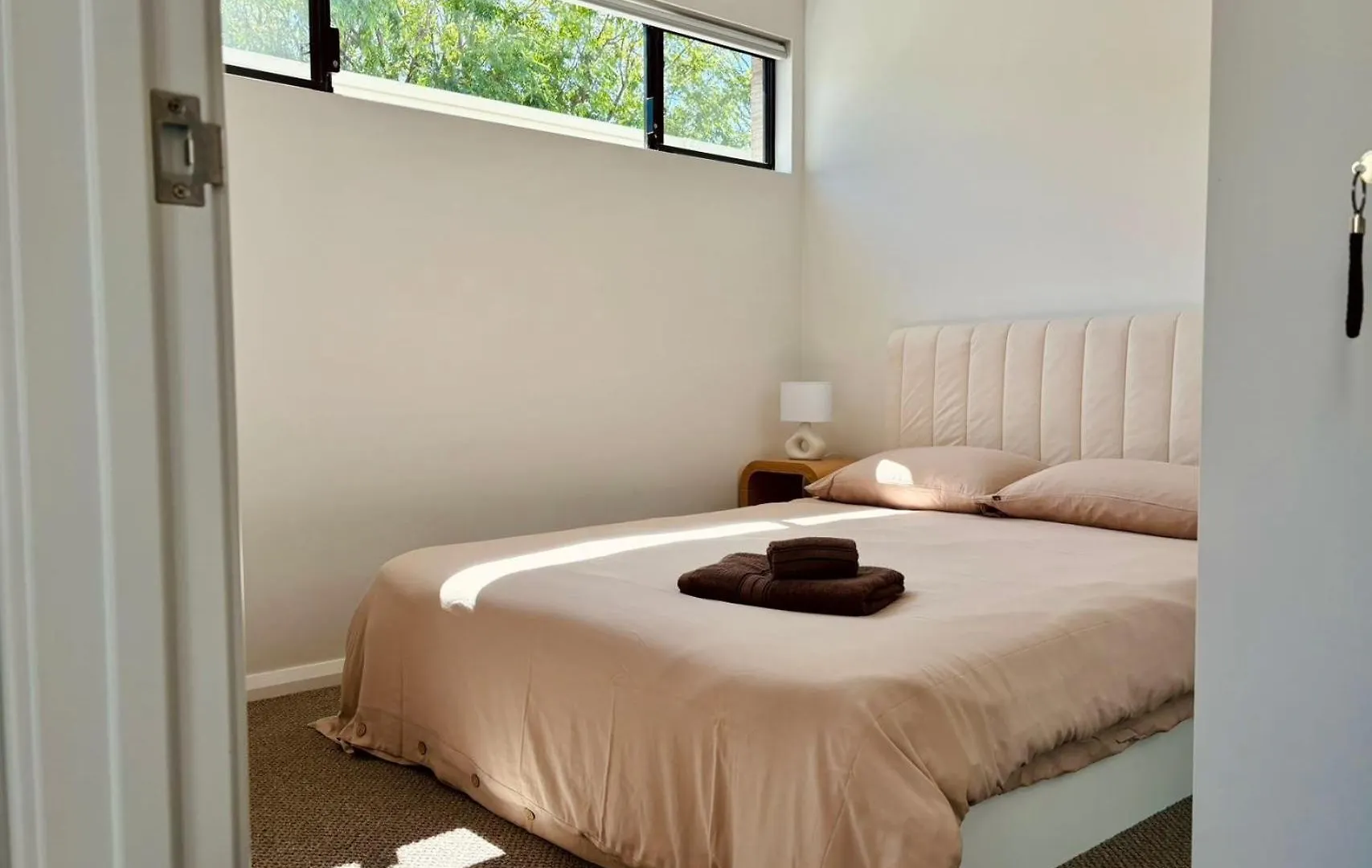 New Modern Retreat Steps From Shops & Eats Apartment Perth
