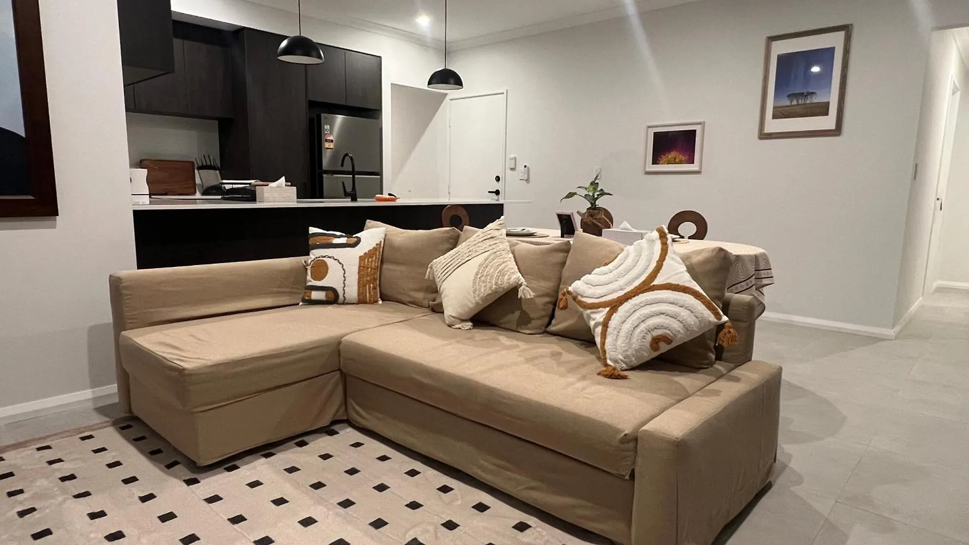 New Modern Retreat Steps From Shops & Eats Apartment Perth