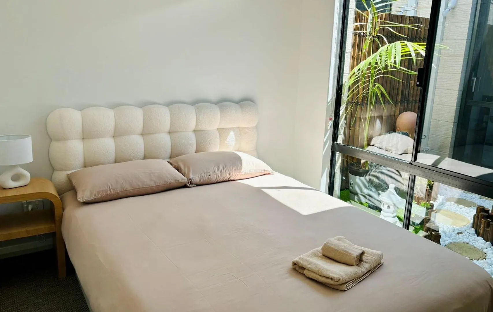 New Modern Retreat Steps From Shops & Eats Apartment Perth 0*,