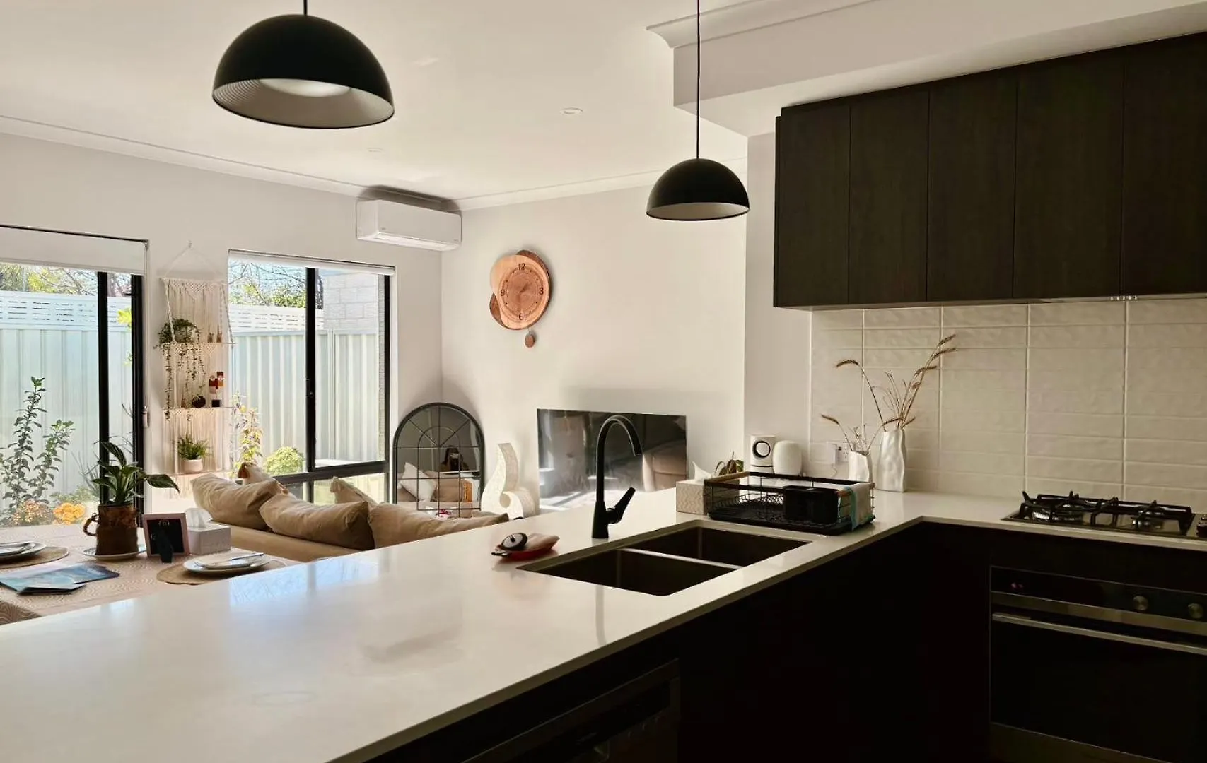 New Modern Retreat Steps From Shops & Eats Apartment Perth