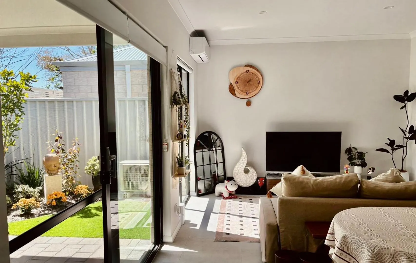 New Modern Retreat Steps From Shops & Eats Apartment Perth